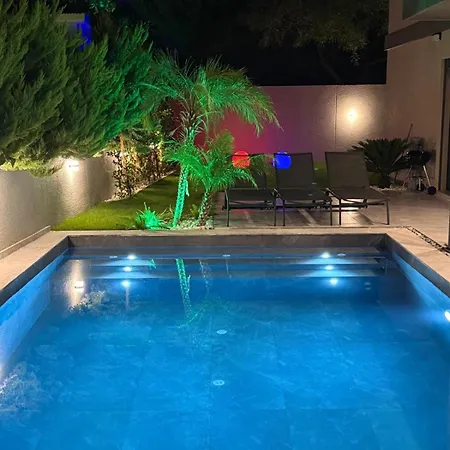 Süper Vip Havuzlu Müstakil Odalar Banyolu