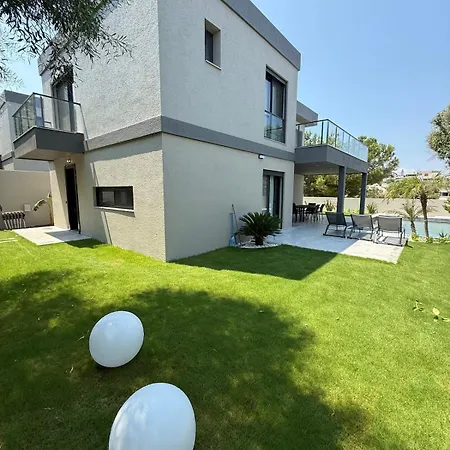 Süper Vip Havuzlu Müstakil Odalar Banyolu Çeşme