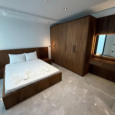 Süper Vip Havuzlu Müstakil Odalar Banyolu * Çeşme