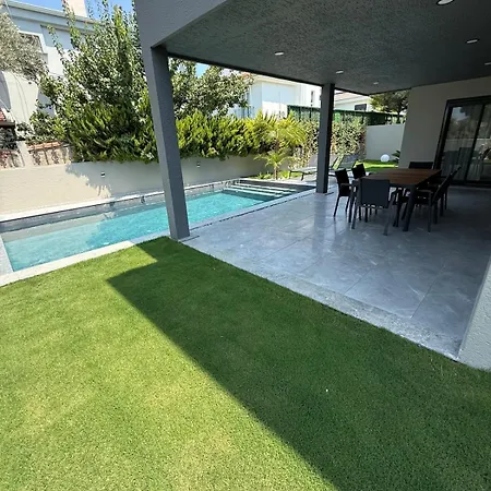 Süper Vip Havuzlu Müstakil Odalar Banyolu * Çeşme