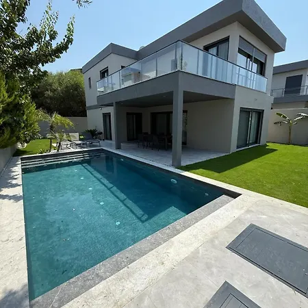 Süper Vip Havuzlu Müstakil Odalar Banyolu