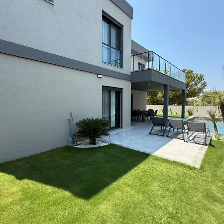 Süper Vip Havuzlu Müstakil Odalar Banyolu * Çeşme