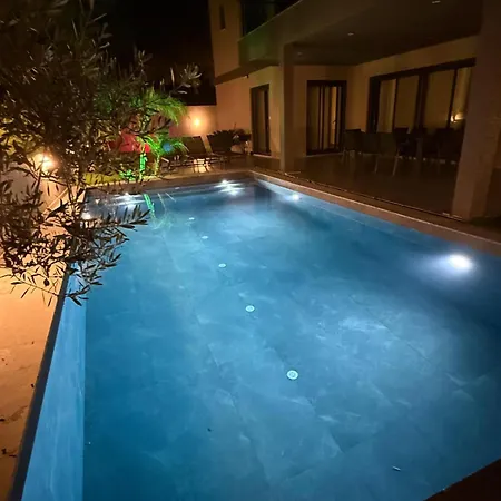 Süper Vip Havuzlu Müstakil Odalar Banyolu Villa *