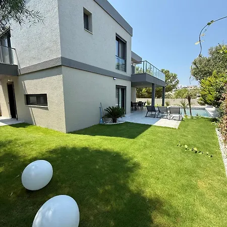 Süper Vip Havuzlu Müstakil Odalar Banyolu Çeşme