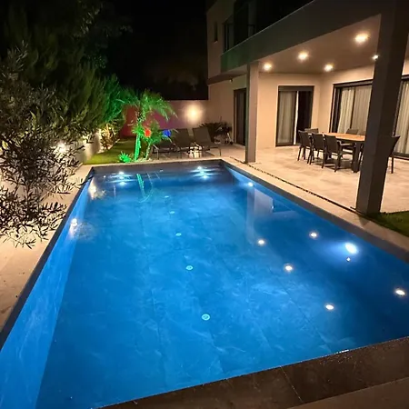 Süper Vip Havuzlu Müstakil Odalar Banyolu