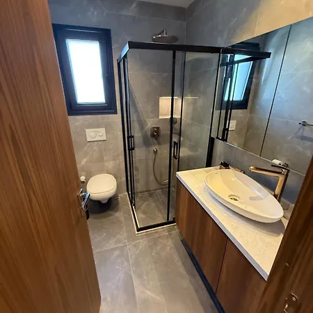 Süper Vip Havuzlu Müstakil Odalar Banyolu * Çeşme