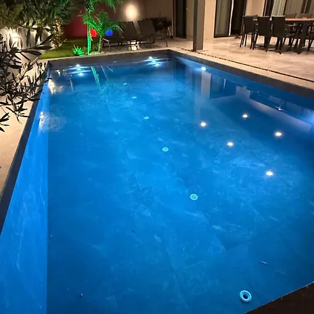 Süper Vip Havuzlu Müstakil Odalar Banyolu