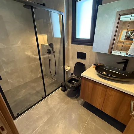 Sueper Vip Havuzlu Muestakil Odalar Banyolu Villa