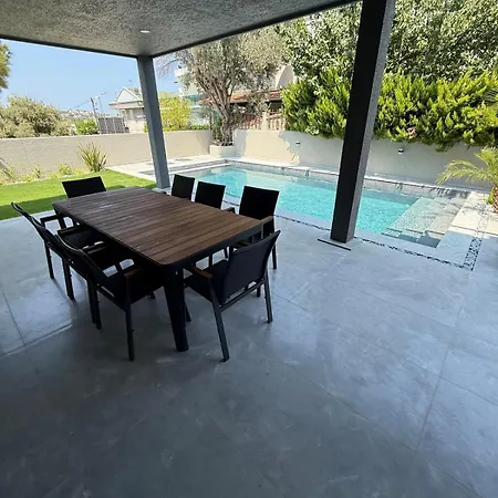 Villa Sueper Vip Havuzlu Muestakil Odalar Banyolu Çeşme