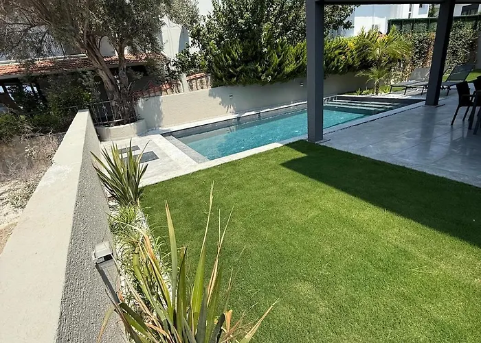 Sueper Vip Havuzlu Muestakil Odalar Banyolu Кешме