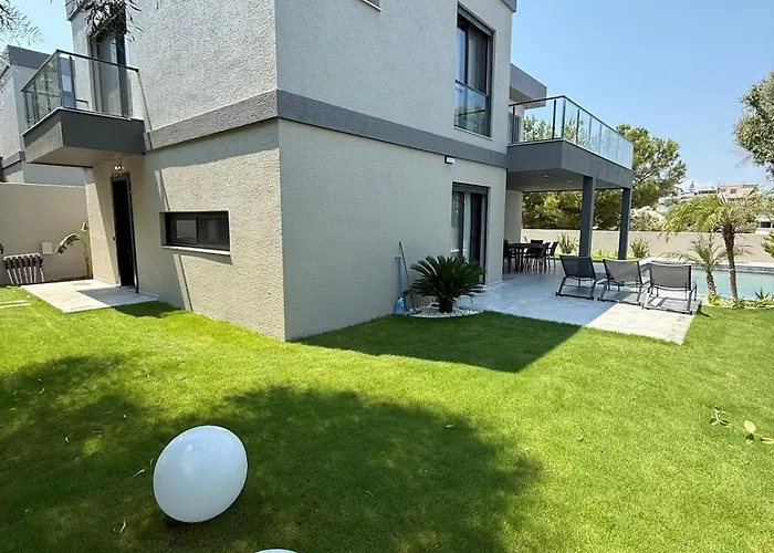 Sueper Vip Havuzlu Muestakil Odalar Banyolu Кешме