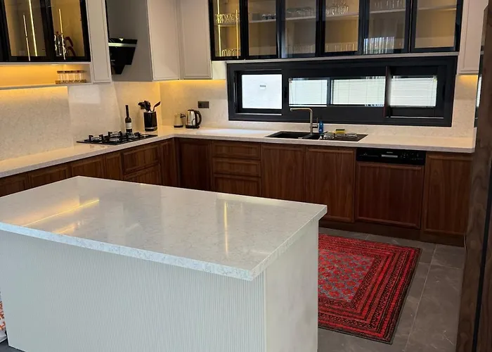 Sueper Vip Havuzlu Muestakil Odalar Banyolu Кешме