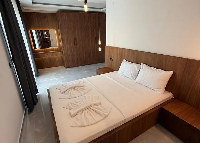 Sueper Vip Havuzlu Muestakil Odalar Banyolu *