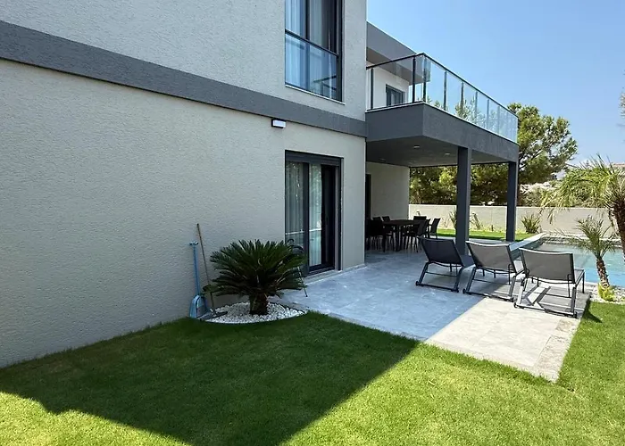 Sueper Vip Havuzlu Muestakil Odalar Banyolu * Кешме