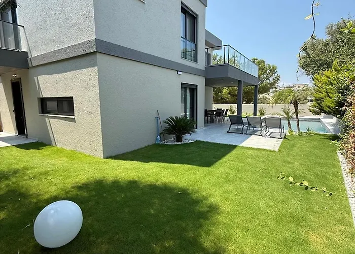 Sueper Vip Havuzlu Muestakil Odalar Banyolu Кешме