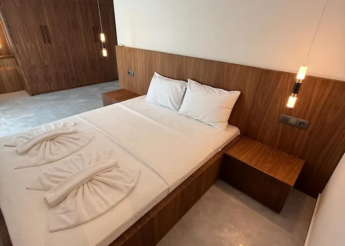 Sueper Vip Havuzlu Muestakil Odalar Banyolu Кешме