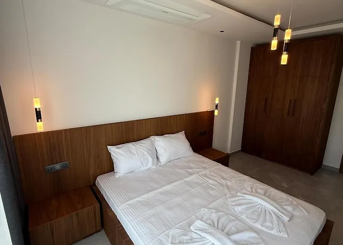 Sueper Vip Havuzlu Muestakil Odalar Banyolu Вилла *