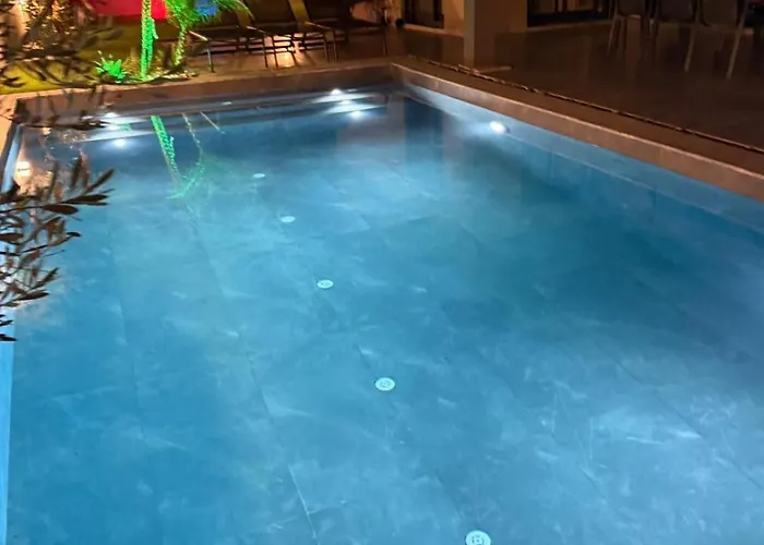 Sueper Vip Havuzlu Muestakil Odalar Banyolu Кешме