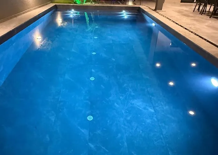 Sueper Vip Havuzlu Muestakil Odalar Banyolu Вилла Кешме